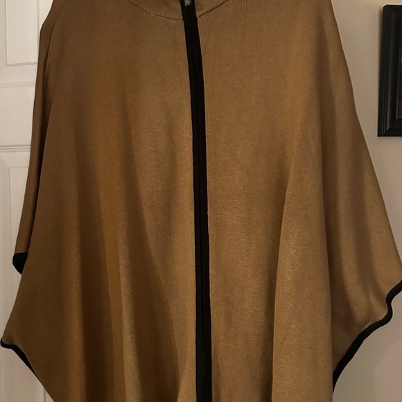 NWT Anne Klein Tan Cape/Poncho with Black Trim. - Picture 3 of 6